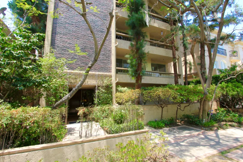The landscaping around the Landmark in Beverly Hills