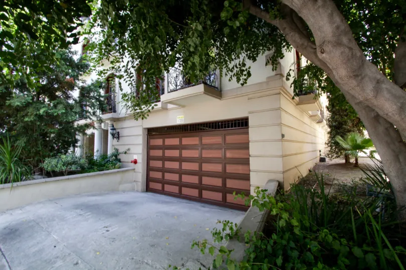 The garage for parking at the Le Faubourg St Etienne