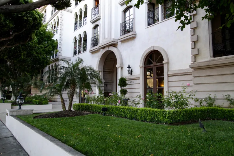 The landscaping around the Le Faubourg St Honore