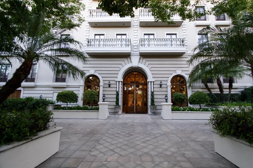 The pavilion around the Le Faubourg St Louis