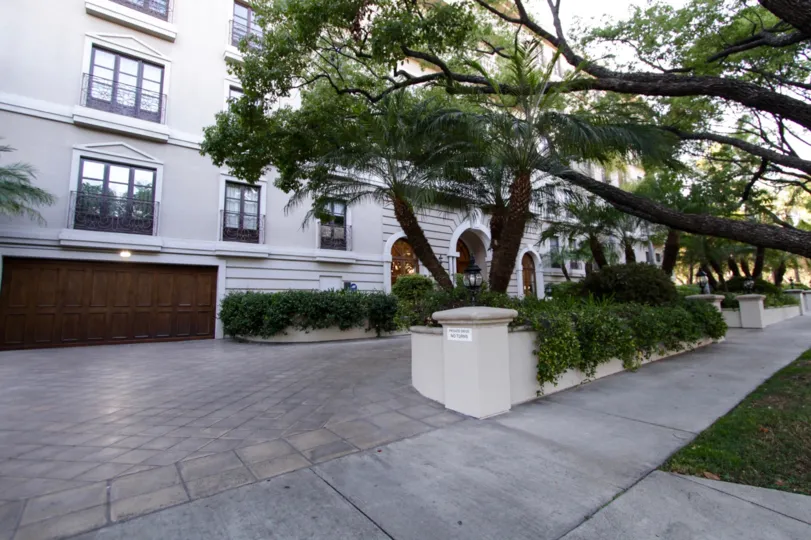 The landscaping seen around Le Faubourg St Louis