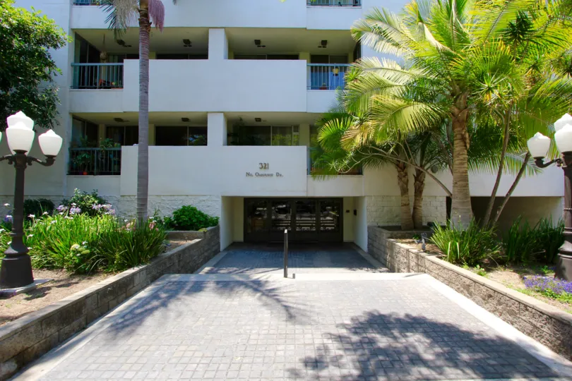 The entrance to the Oakhurst Condominiums in Beverly Hills