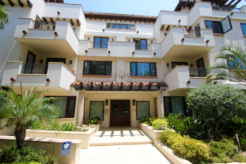 The walkway to the entrance of Oakhurst Court in Beverly Hills
