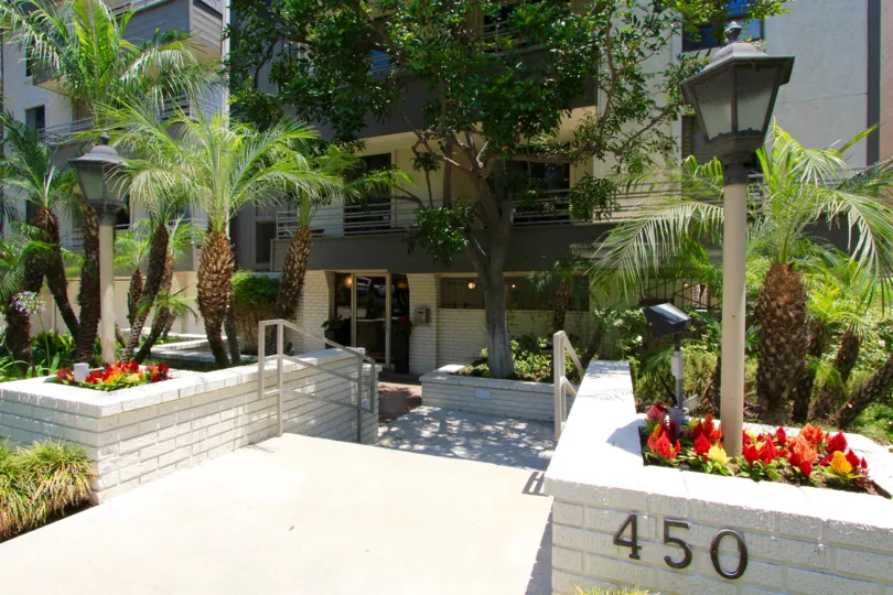 The entrance into Oakhurst Square