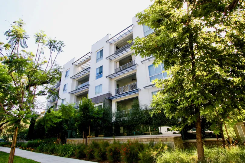 A beautiful day at the Palm Condominiums in Beverly Hills, CA