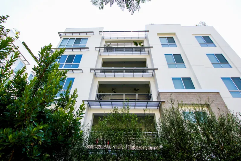 Detailed view of the neighborhood around Palm Condominiums apartments, beverly hills, California