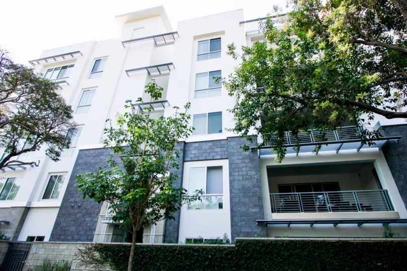 neat and unbeatable beauty of Palm Condominiums, Beverly Hills, California