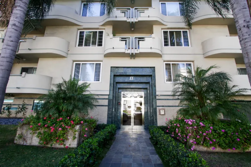 The entryway into the Raffine