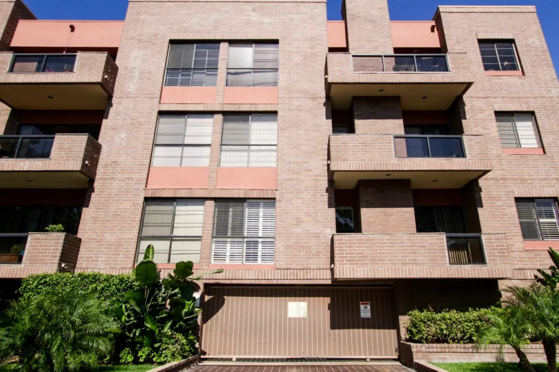 The Hamptons building