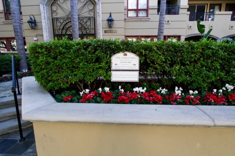 The entry sign at The Oakhurst in Beverly Hills