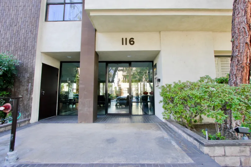 the entry of a building in Wilshire Swall in a sunny day