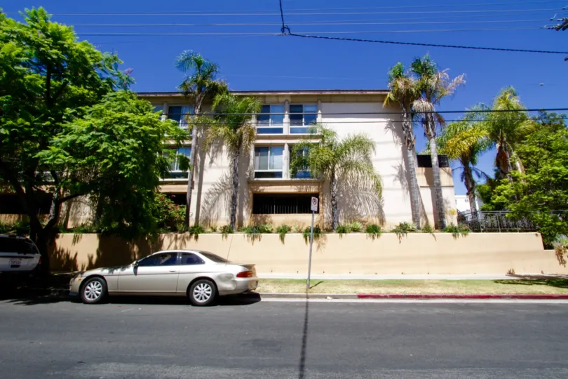 1000 Westgate is a condo building in Brentwood