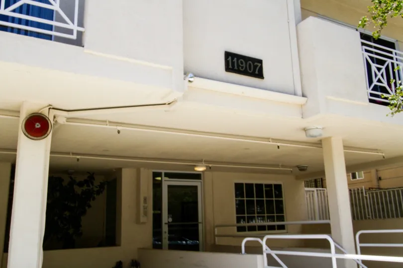 Address numbers above entry of 11907 Darlington