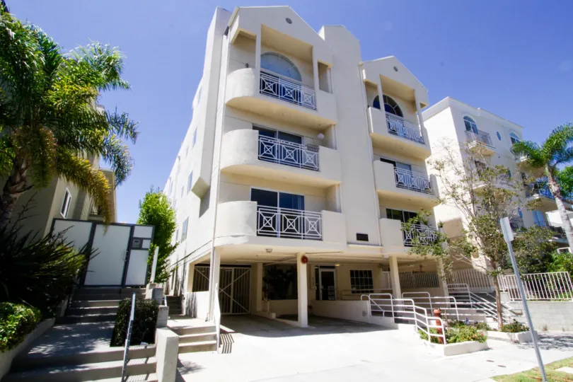 11907 Darlington condo building in Brentwood