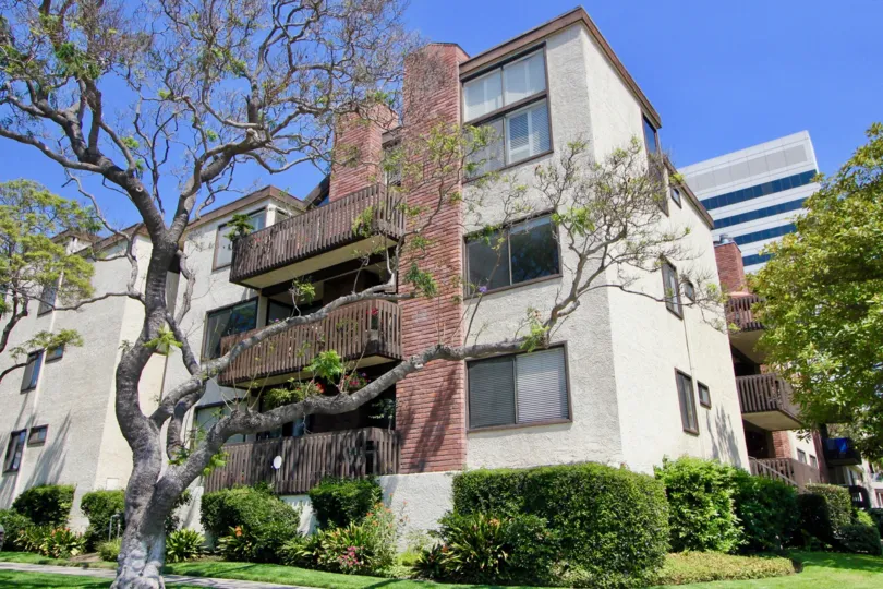 12124 Goshen building in Brentwood California on a bright, sunny day
