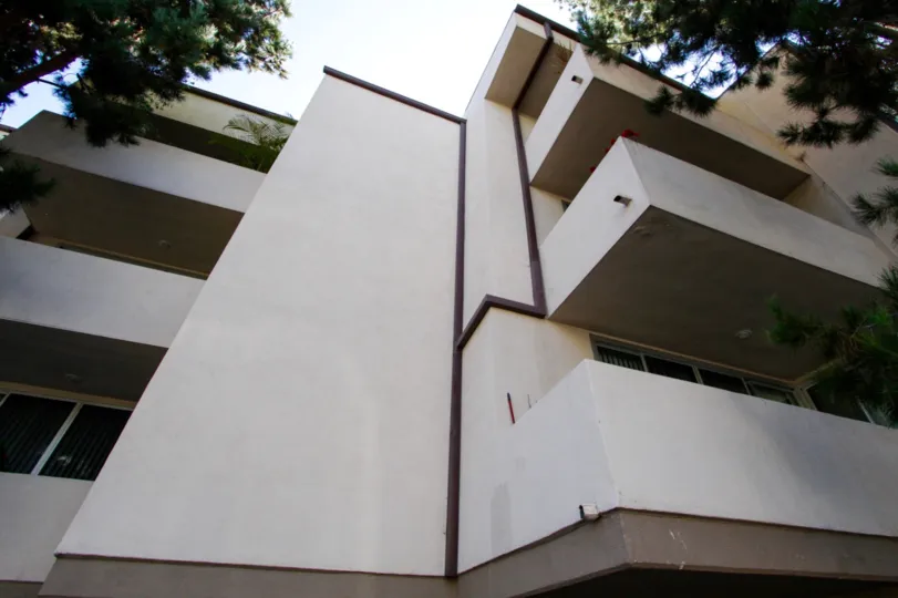 Residents of 725 S Barrington enjoy private balconies