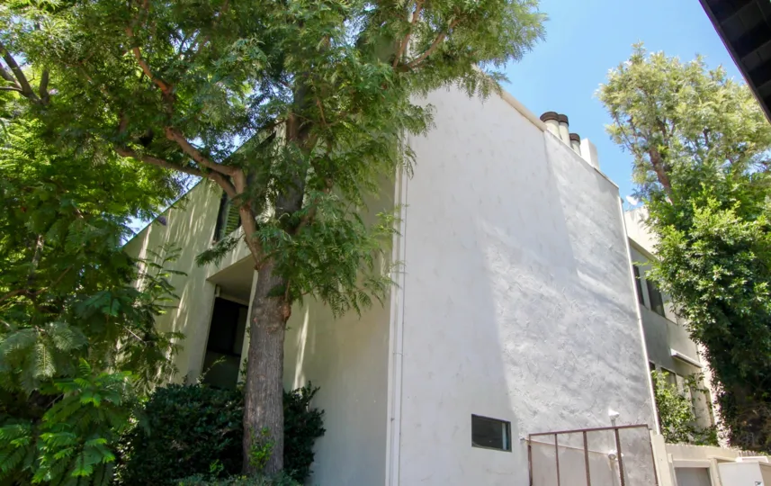 A house with greenaries in Vel bel air courtside Brentwood california