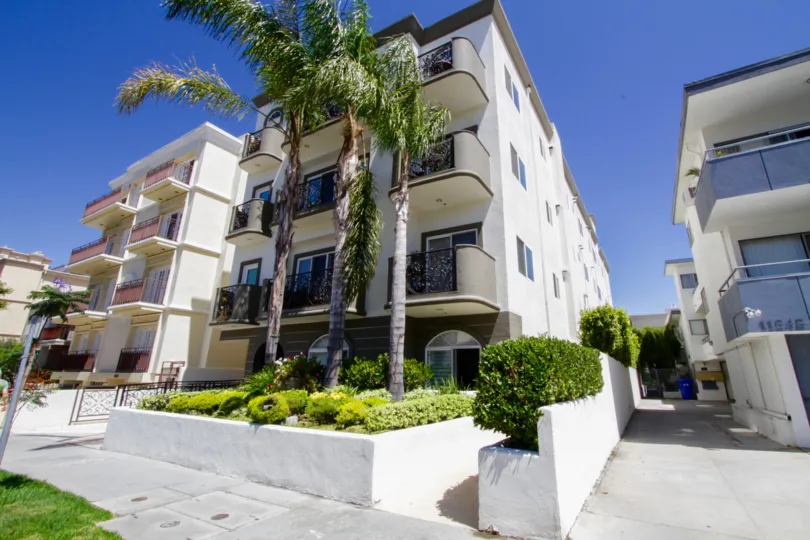 Side of Bellagio Villas condo building