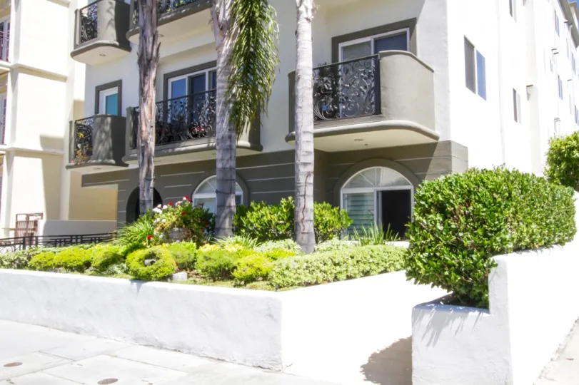 The front of Bellagio Villas is well landscaped