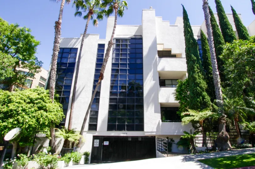 Brentanna Court condos in Brentwood