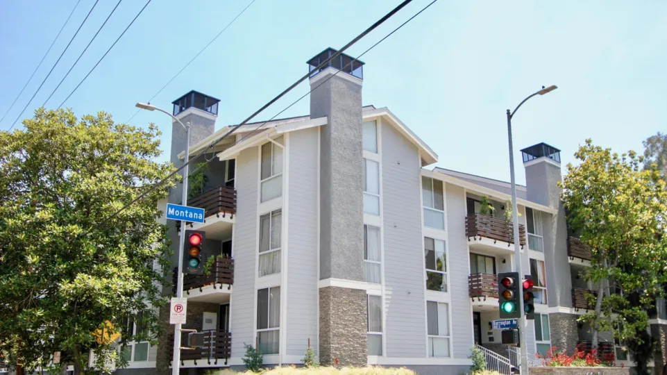 Cozy apartment in the Brentwood Cedar Tree community