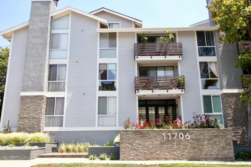villa with 3 floors by 11706 number on it in Brentwood Cedar Tree
