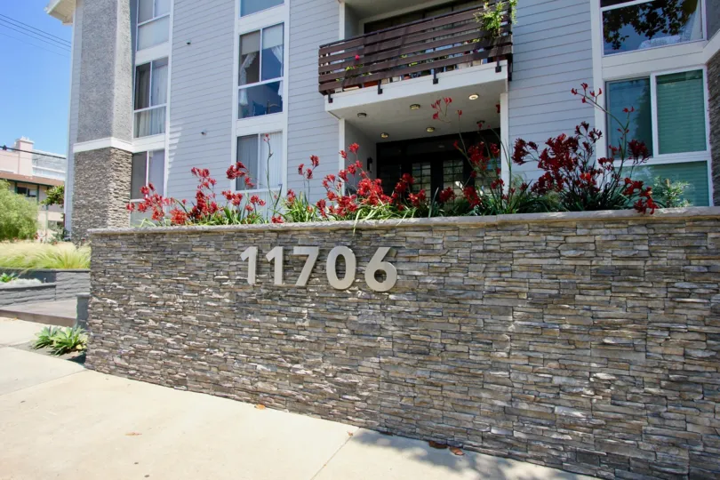 A luxurious apartment in Brentwood Cedar Tree with flowers out in front