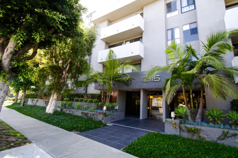 Entrance to the Brentwood House condos