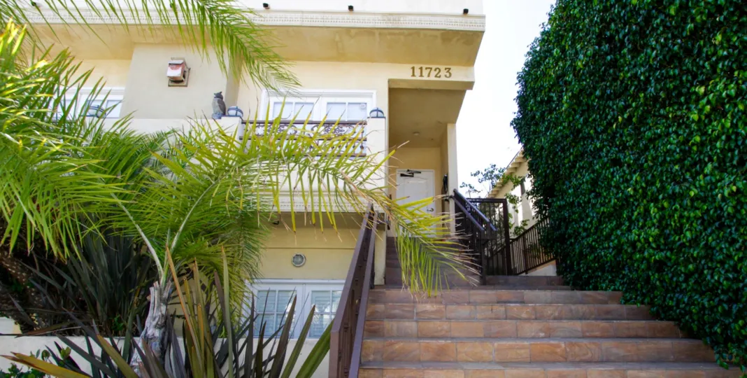 Stairs leading to the front door of Brentwood Mayfield