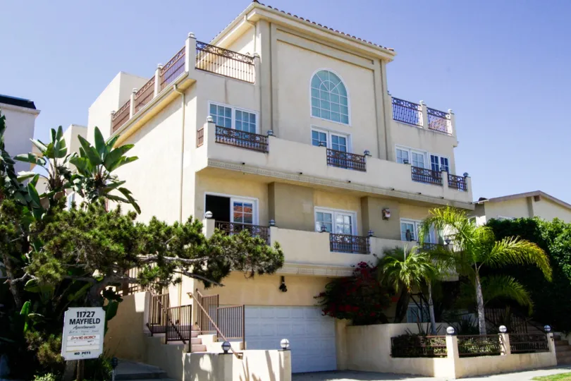 Brentwood Mayfield is Mediterranean style condo building