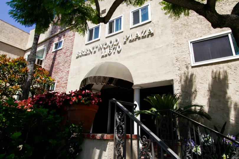 Stairs lead to the entrance of Brentwood Plaza