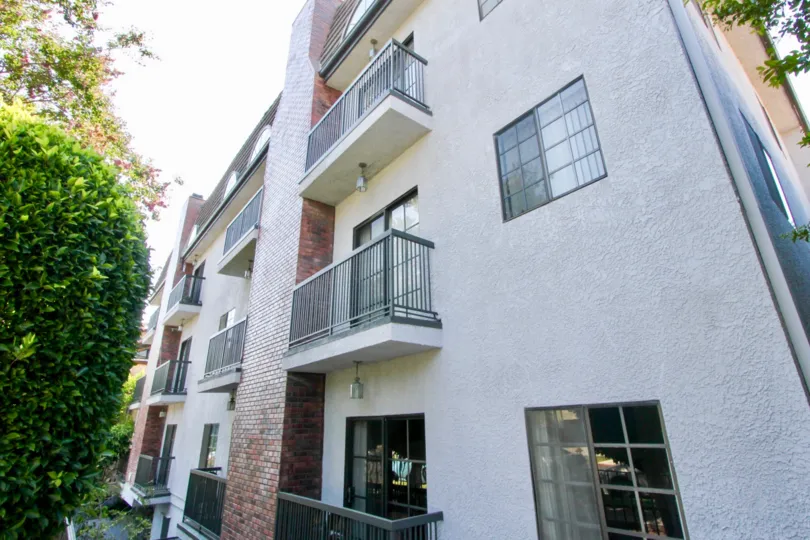 A sunny day at the beautiful Brentwood Royale Apartments.