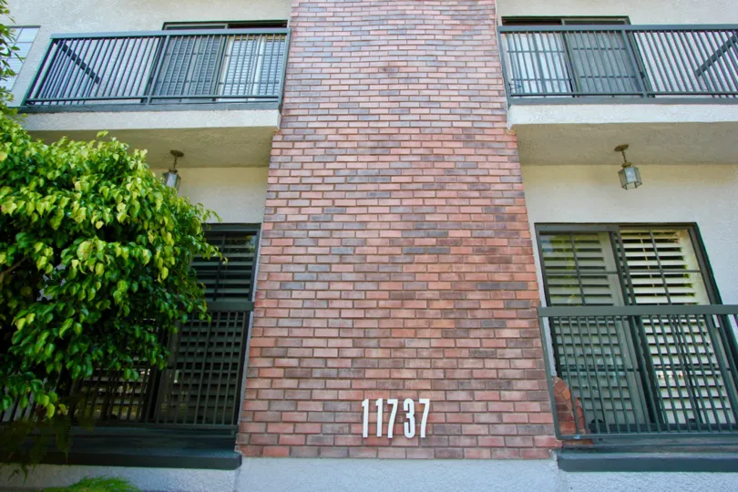 Brick wall separating balconies at 11737 in the Brentwood Royale community