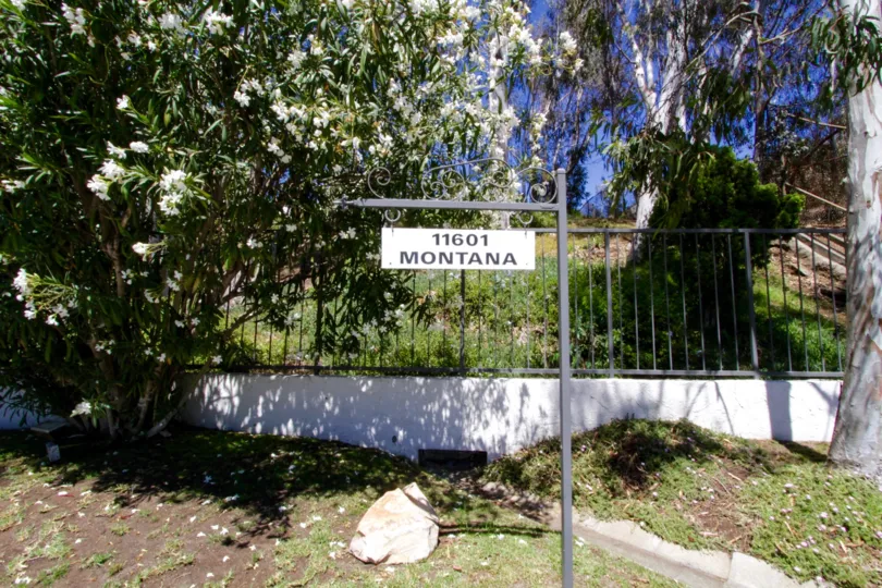 The Address to Brentwood Somerset is mounted on a sign post