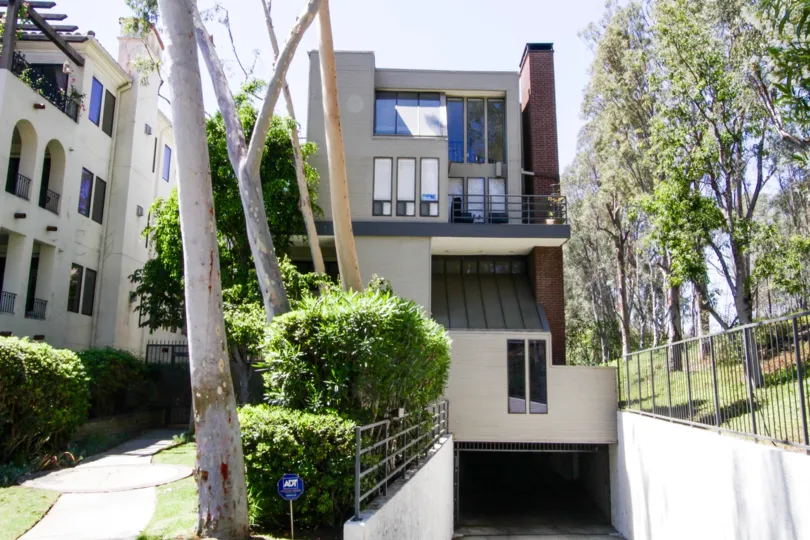 Brentwood Somerset condos in Brentwood