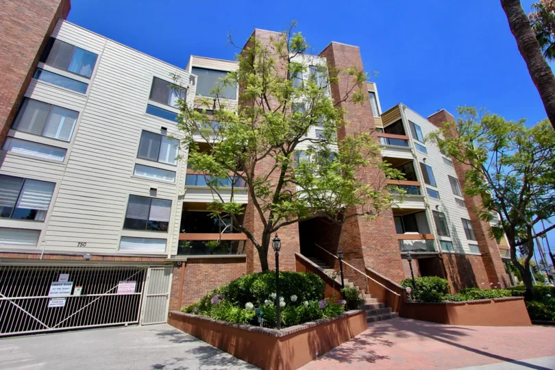 Brick homes with a tree next to the stairs at Bundy Brentatna in Brentwood