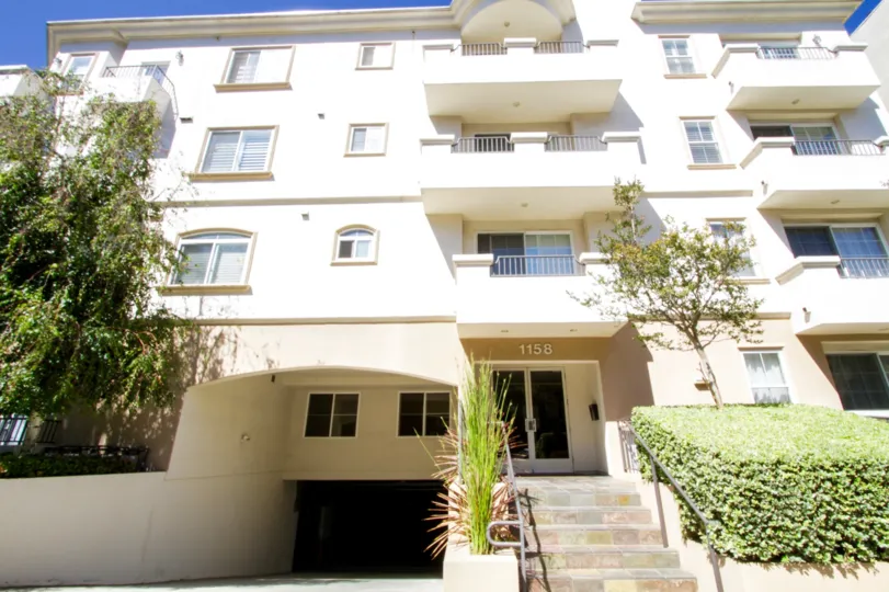 Chateau Des Montagnes is a four story condo building
