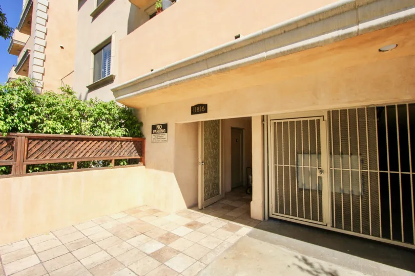 A simple house for a simple family to live in chateaux Gorham Brentwood california