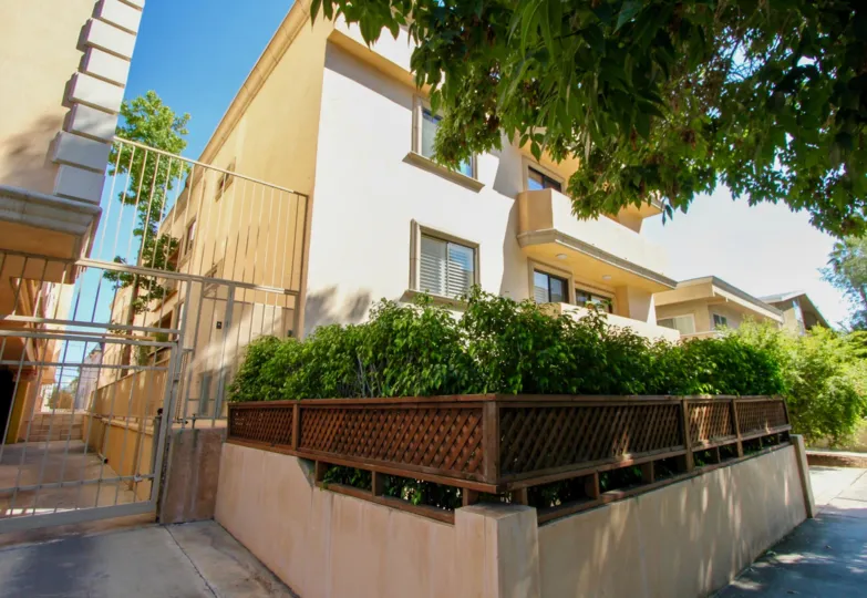 view of Chateau Gorham building on sunny day in Brentwood, CA