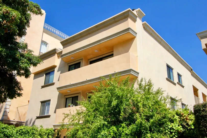 A sunny day at the Chateau Gorham's community in Brentwood, CA