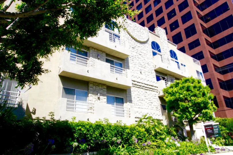 Chateau Granville is a four story midrise in Brentwood
