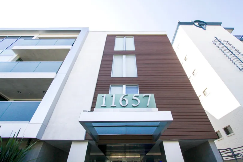Address numbers above entry to Chenault Flats