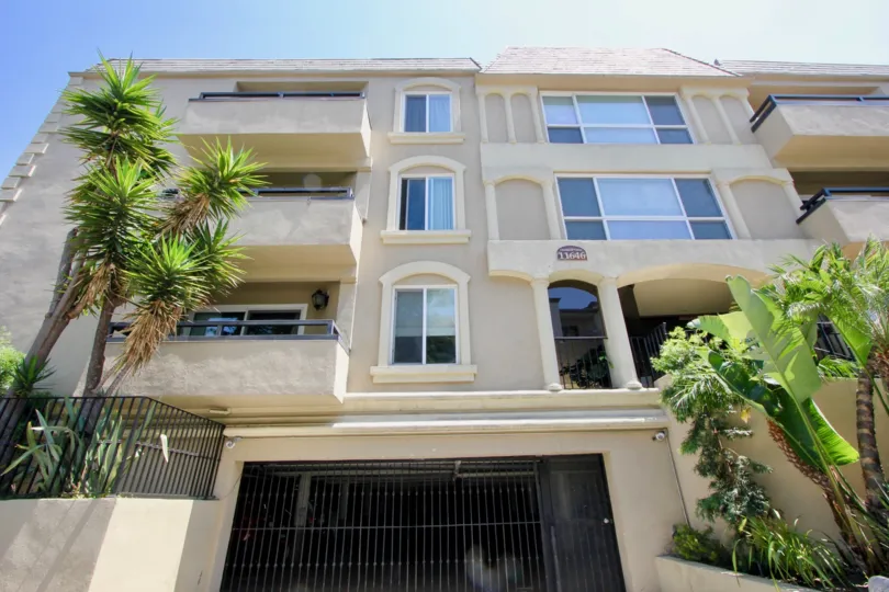 its always a sunny day in brentwood! especially if you live at the beautiful chenault villas, privacy, quiet spaces ND BEAUTIFUL VIEWS AWAIT - CHECK IT OUT TODAY