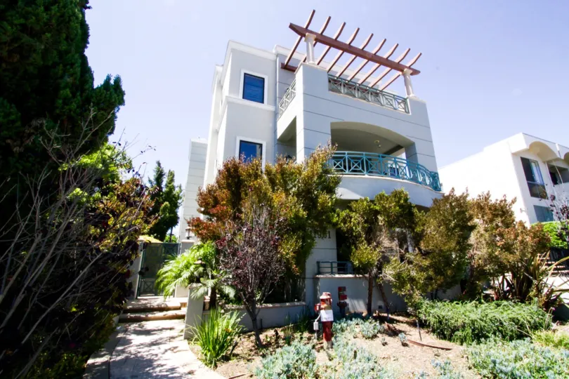 An arbor covers the top floor of Darlington Penthouse