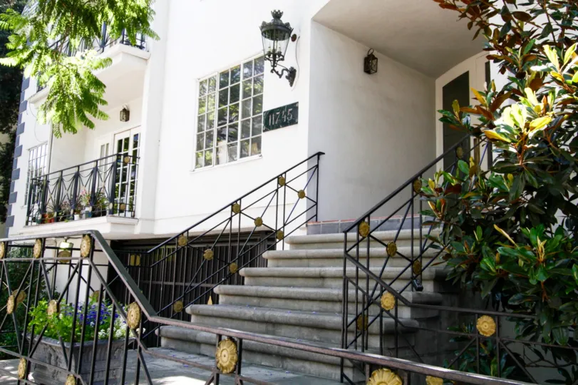 Cement stairs lead to the Fleur De Lis Brentwood entrance