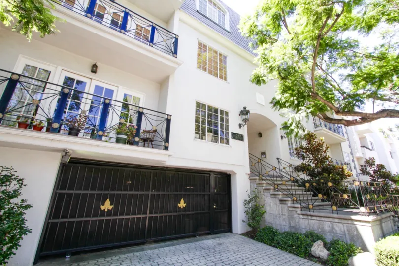 Fleur De Lis Brentwood offers private gated parking