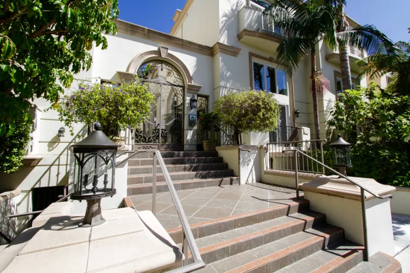 Entry to Mayfield Gardens in Brentwood