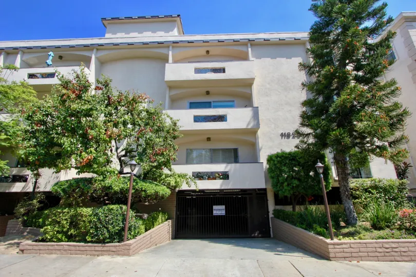 A comfortable apartment in Mayfield plaza Brentwood california