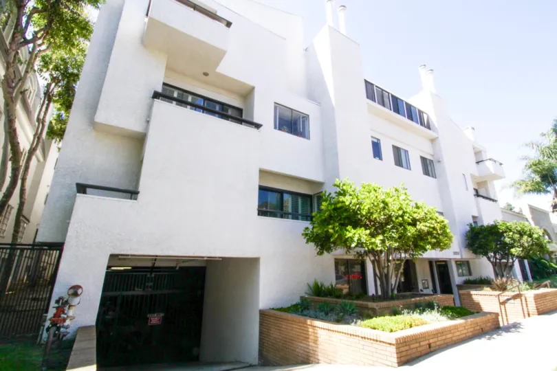 Montana Plaza is a private condo building in Brentwood