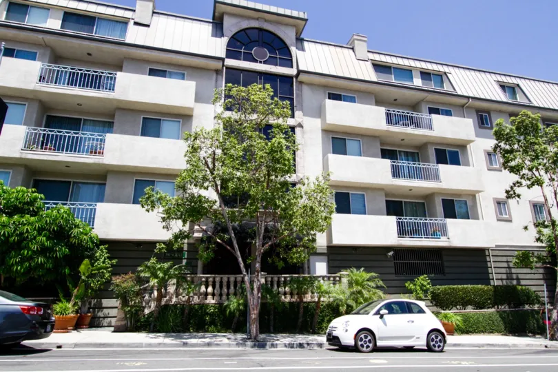 Montana Regency is a condo building in Brentwood